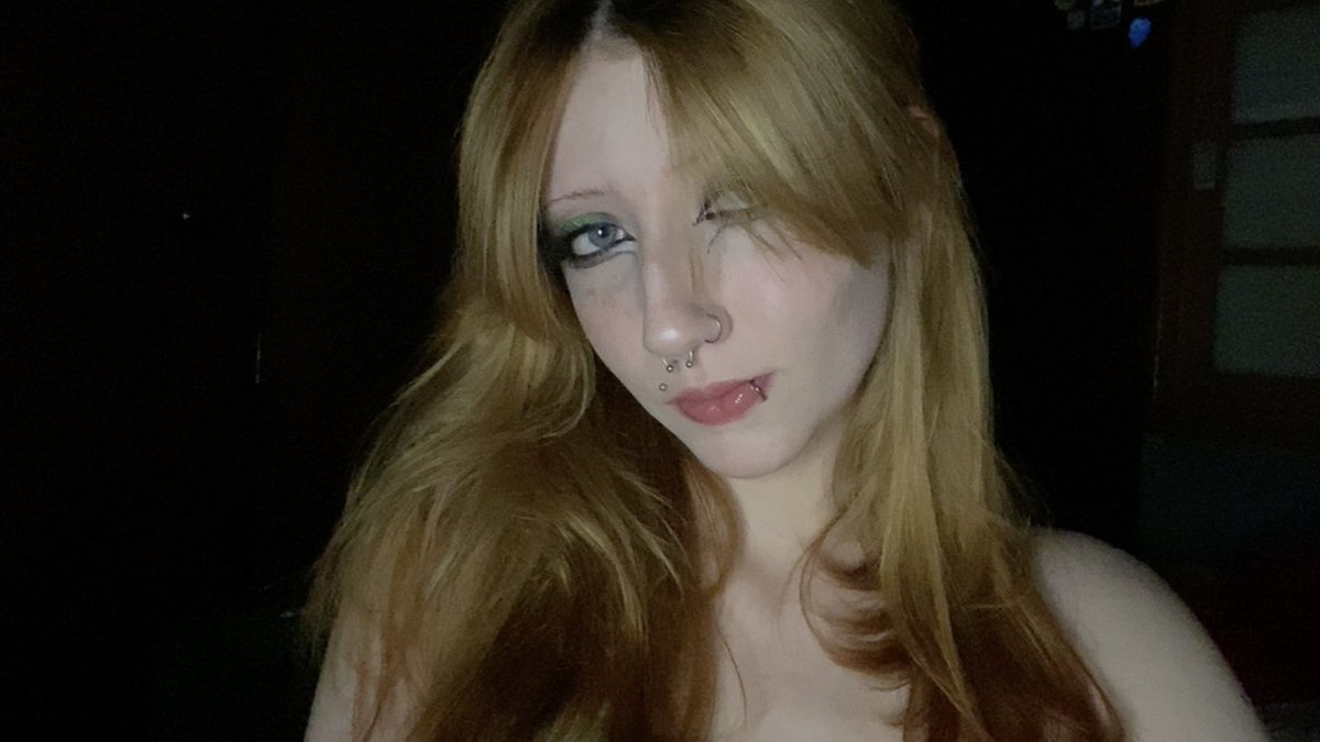 luatessmer's tweet photo. eu sou até q bem bonitinha e não me adianta de nd pq ele me da vacuo #melhoras https://t.co/Etar1oF12a