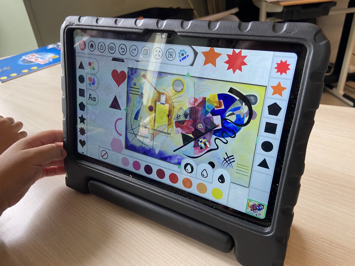 digi_creativity's tweet photo. Er waren weer heel wat ‘Kleine kunstenaars’. In opdracht van CultuurCompaan geven wij de komende weken  leuke Mediaworkshops voor het Vitamine C kunstmenu. #creatief #cultuureducatie #nieuwemedia #digitalegeletterdheid #media https://t.co/d20T09ypJH