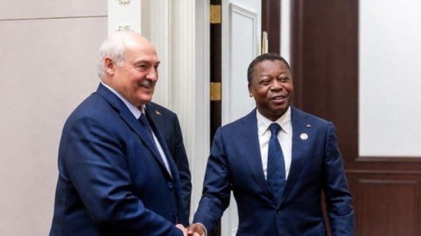 firmin_tchakou's tweet photo. En marge des rencontres diplomatiques à #Bishkek, @FEGnassingbe s'est entretenu avec @alexloukachenko de #Biélorussie sur les secteurs de l'agriculture, de l'agro-industrie, des mines et 2la finance pr soutenir l'investissement et la transformation économique du #Togo. #TgTwittos https://t.co/U4TUkKY8iv
