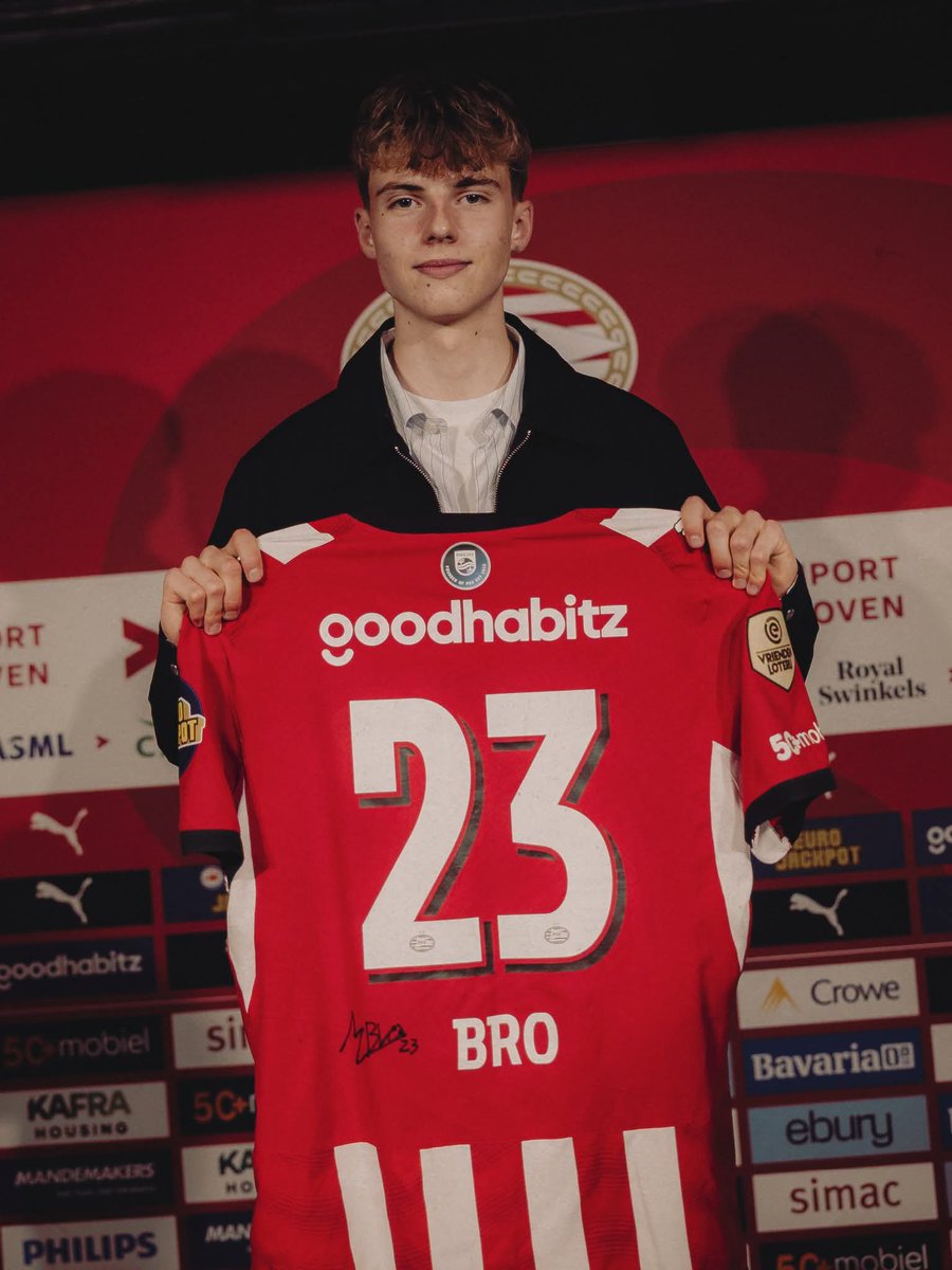 _BeFootball's tweet photo. Le PSG a signé Dro
Le PSV a signé Bro https://t.co/cTg2n0t03k