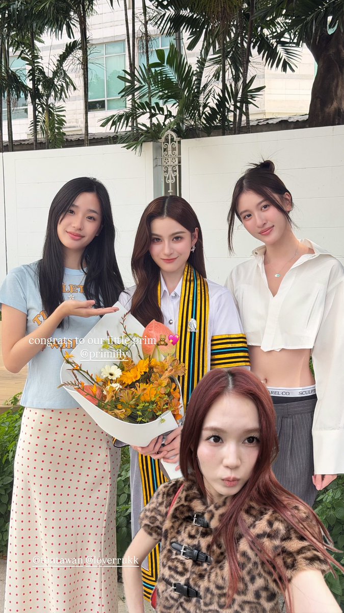 ViewMimBR's tweet photo. ( 📆 030926| IG Story : @ view.benyapa )
🤎: Parabéns para a nossa pequena Prim🧸💖
CONGRAT PRIM NEW JOURNEY
#primiily #PrimGraduationDay
#Viewbenyapa #สระอิของวว
#tontawan https://t.co/0z3T3CCvu9