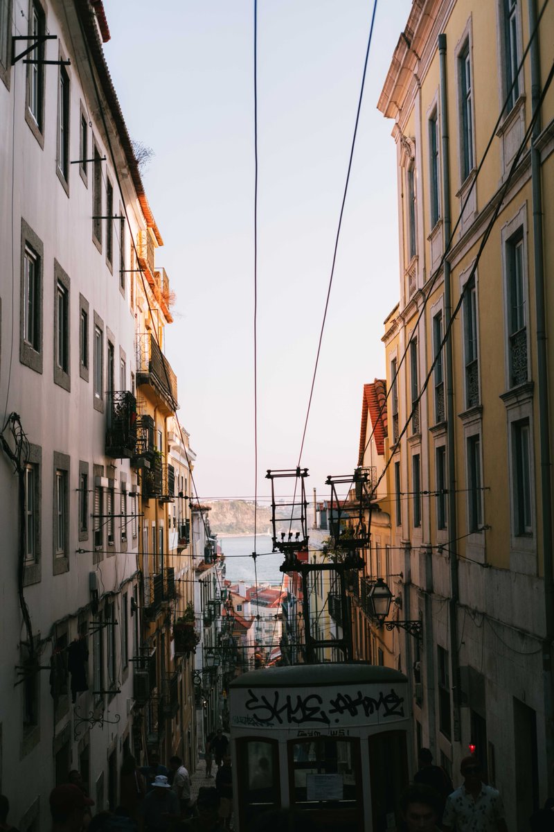 picsonthestreet's tweet photo. Streets of Lisbon https://t.co/KshJtlhTPl