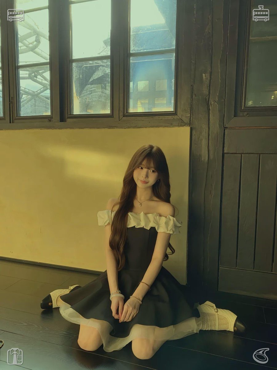 _mbteixeira's tweet photo. She reflected on how self-portraits had guided her to this point—they had served as her medium of self-expression, a way to freeze fleeting instances, and ultimately they had connected her with someone who valued her true self.🌎A trendy backpack slung over her shoulders. https://t.co/25foTCwgMH