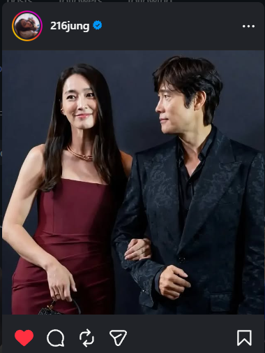 fire_flies_WuW's tweet photo. "he doesn't like you" "he doesn't let you wear backless dresses"
lmj: mind your own business babes💋 https://t.co/sNyiZ8lOms