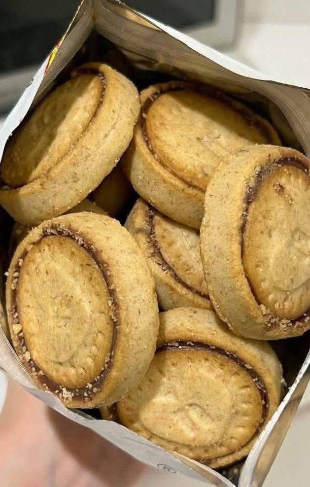 jessicambrosio's tweet photo. depois que você experimenta esse biscoito, você nunca mais é a mesma pessoa https://t.co/DgLSWutGjm