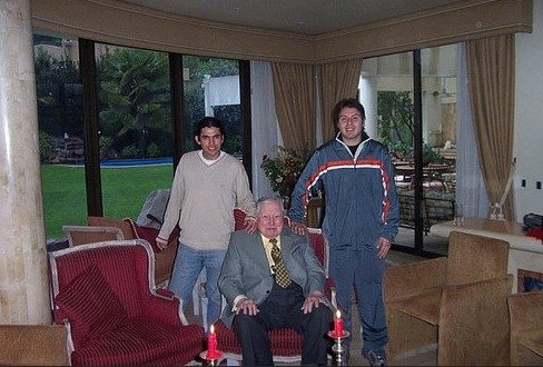 TulonAzulT_T's tweet photo. @Pipe8491 KAKQLQLQLWLSLDLED LA GUATONA CULIA SE LLEGA A COMER UNA OLLA AL ENTERARSE DE LA RELACIÓN PINOCHET-COLO COLO 🤣🤣🤣🤣🤣 https://t.co/1Hws3hzGbv