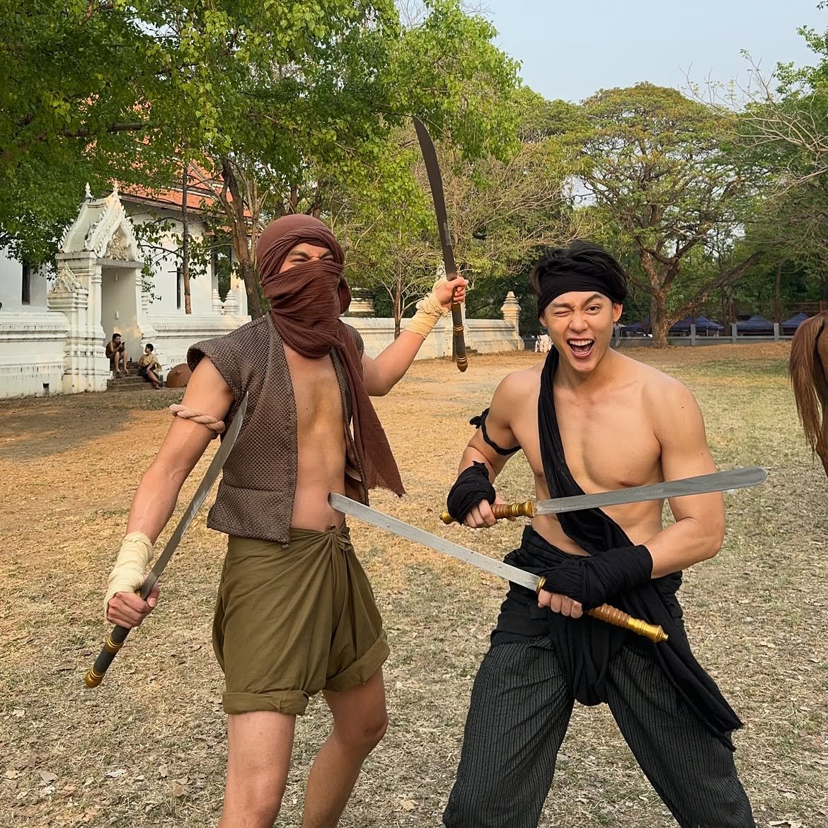 Gulfkanawutofc's tweet photo. IG​ update : GulfKanawut

ขุนช้าง​ Ver.2026 มาลงรูปในกองถ่ายให้ชมกันแล้วค่า😘

#GulfKanawut​
#อัศจรรย์วันทอง
#InTheNameOfLove https://t.co/bHH97vd9ZP