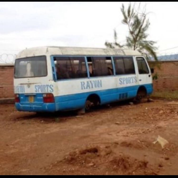 gmuhanika's tweet photo. @AngelMutabaruka @PanthereNde @rayon_sports Nibe niyo iracyafite control technique, iyi ndeyoni sinzi last seen ngo ni ryari😂 https://t.co/iw8TeMBupX