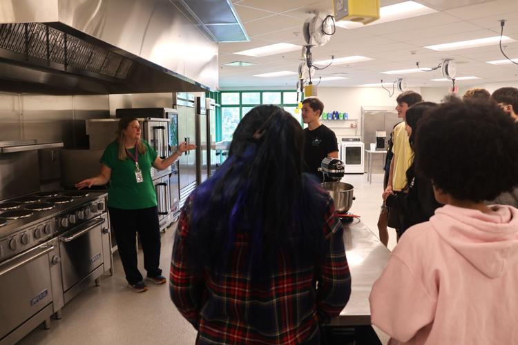 ExponentWVNews's tweet photo. Robert C. Byrd High School is equipping students with vital culinary and business management skills through its newly upgraded ProStart program.
Discover how the program works in the comments.
#wvnews #ClarksburgWV #HarrisonCounty #WVEd #ProStart https://t.co/inXEcO1m4J