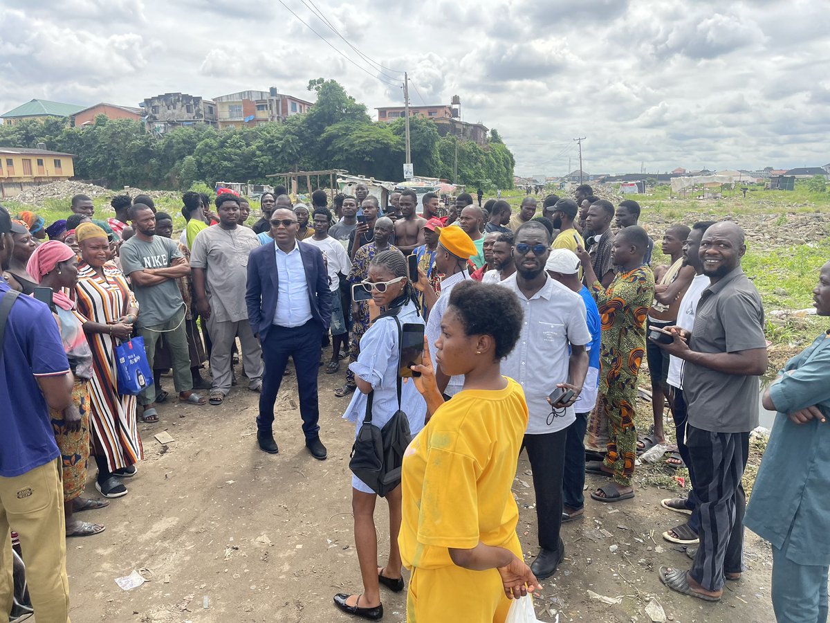 sowore's tweet photo. Today, I returned to Oworonshoki, Lagos, where families were brutally displaced and their homes demolished. In the past I stood with them when the @PoliceNG teargassed us and declared me wanted for resisting this injustice.

We returned today with a promise: under the #Sowore2027 government, we will launch 1 MILLION PUBLIC MIXED-INCOME HOMES across Nigeria, we will start from here!

No more demolition and displacement. Housing is a right, not a privilege!

#AAC #TakeItBack