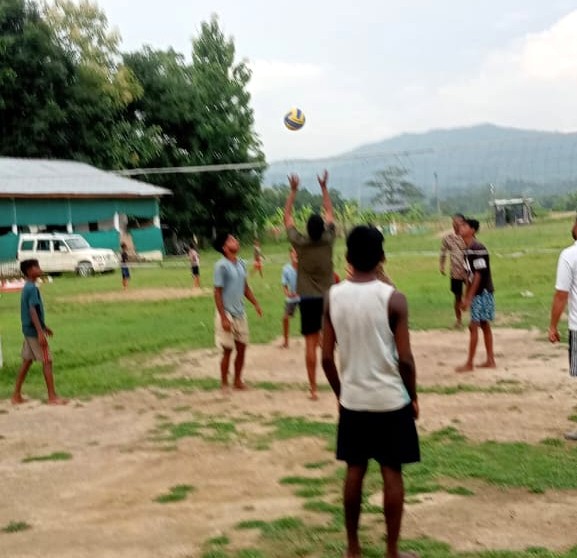 2Diphu's tweet photo. Jawans of 20 Bn CRPF at Jiribam, Manipur unwind after a long day by playing their favourite games—badminton, volleyball and carrom. Helping them beat stress, boost coordination and share moments of fun. 🇮🇳💪 #CRPF #Manipur #Jiribam #Fitness #MoraleBoost
@crpfindia @DigopsJiribam @Intcelljht @RKhatkhati @mnp_2018