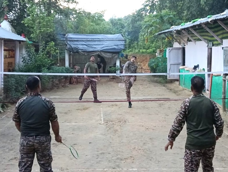 2Diphu's tweet photo. Jawans of 20 Bn CRPF at Jiribam, Manipur unwind after a long day by playing their favourite games—badminton, volleyball and carrom. Helping them beat stress, boost coordination and share moments of fun. 🇮🇳💪 #CRPF #Manipur #Jiribam #Fitness #MoraleBoost
@crpfindia @DigopsJiribam @Intcelljht @RKhatkhati @mnp_2018