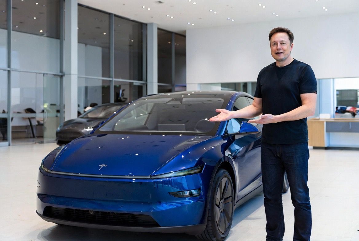 ElonMuskInvfc's tweet photo. Elon Musk handing over the keys to this sleek blue Cybercab straight to you 👀
Would you accept it?
A) YES – I’m ready for robotaxi life
B) NO – Hard pass
Drop your answer below! 🚀🔑 https://t.co/4qPPTxSZla