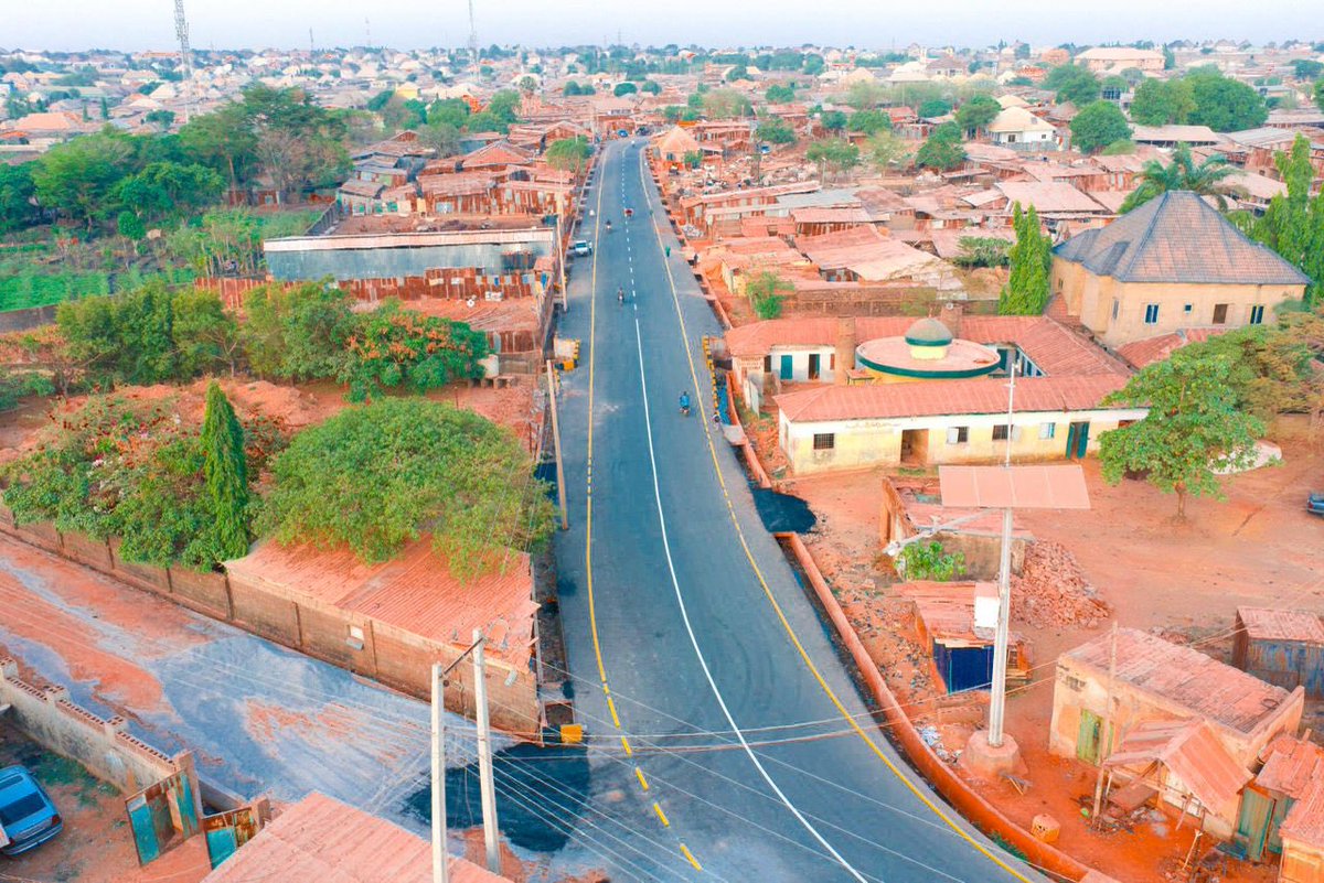 AhmadAkMustapha's tweet photo. Governor Uba Sani has commissioned several key road projects, including the Zango Road to Asibitin Yara and other vital routes in Panteka, Kaduna.

Today's event underscores the administration's continued dedication to expanding road infrastructure, boosting co
#WorkingForKaduna https://t.co/QwM4jxfC48