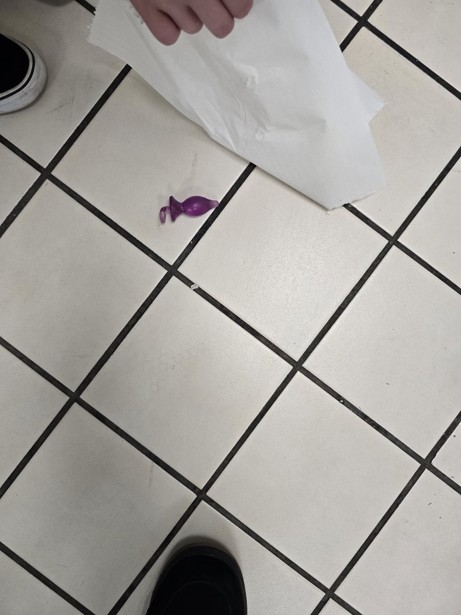 M00NSHN3R's tweet photo. https://t.co/RAEwAClJ6O
YO WHO LEFT THEY BUTT PLUG AT THE LAUNDROMAT 😭😭😭😭😭 https://t.co/rdn8JWhith