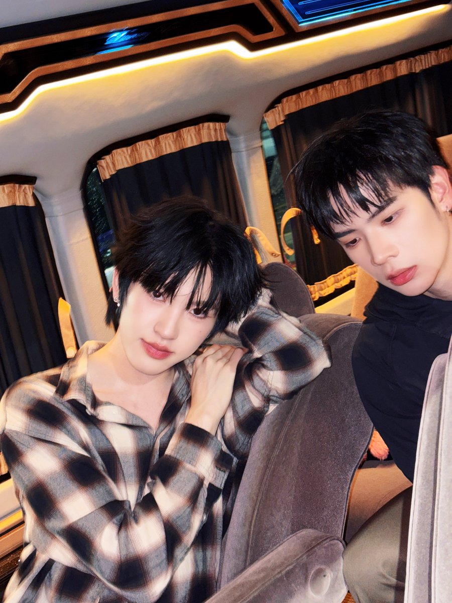 naminji___'s tweet photo. วันนี้ขอลาไปกับลุคกลับบ้านนะคะ ขนาดกลับบ้านหน้าผมองเอวยังเป๊ะปังอลังการอะคิดดู~

#LatteTNC #kkim_pst #LATTEKIM https://t.co/dUN4W1r7Dx