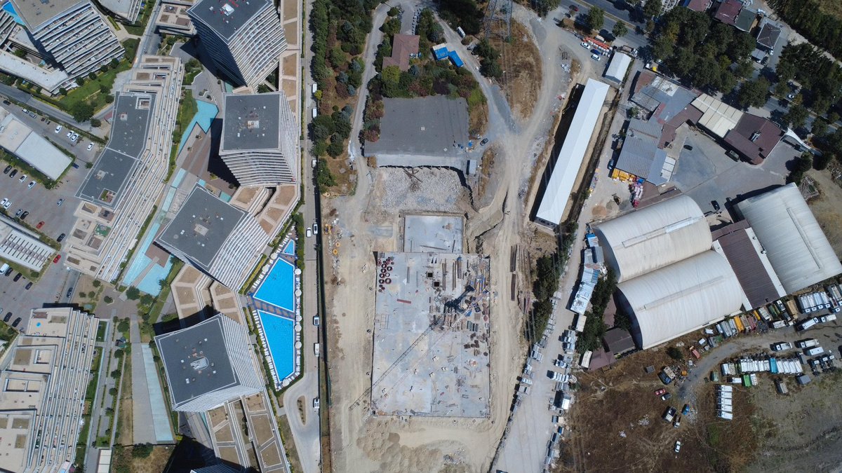 iskignmudurlugu's tweet photo. 💧Esenyurt’un içme suyu altyapısını güçlendirecek yatırımlarımıza devam ediyoruz!

🏗️ İBB Başkan Vekilimiz Sayın Nuri Aslan, yapımı devam eden Esenyurt Depo ve Terfi Merkezi çalışmalarını yerinde inceledi.

📈 Projemizle mevcut 10 bin m³ su depolama kapasitesini 40 bin m³’e çıkararak 4 katına yükseltiyoruz.

🌿Böylece Esenyurt’un artan nüfusunun bugünkü ve gelecekteki su ihtiyacına yönelik önemli bir kapasite artışı sağlıyoruz.
