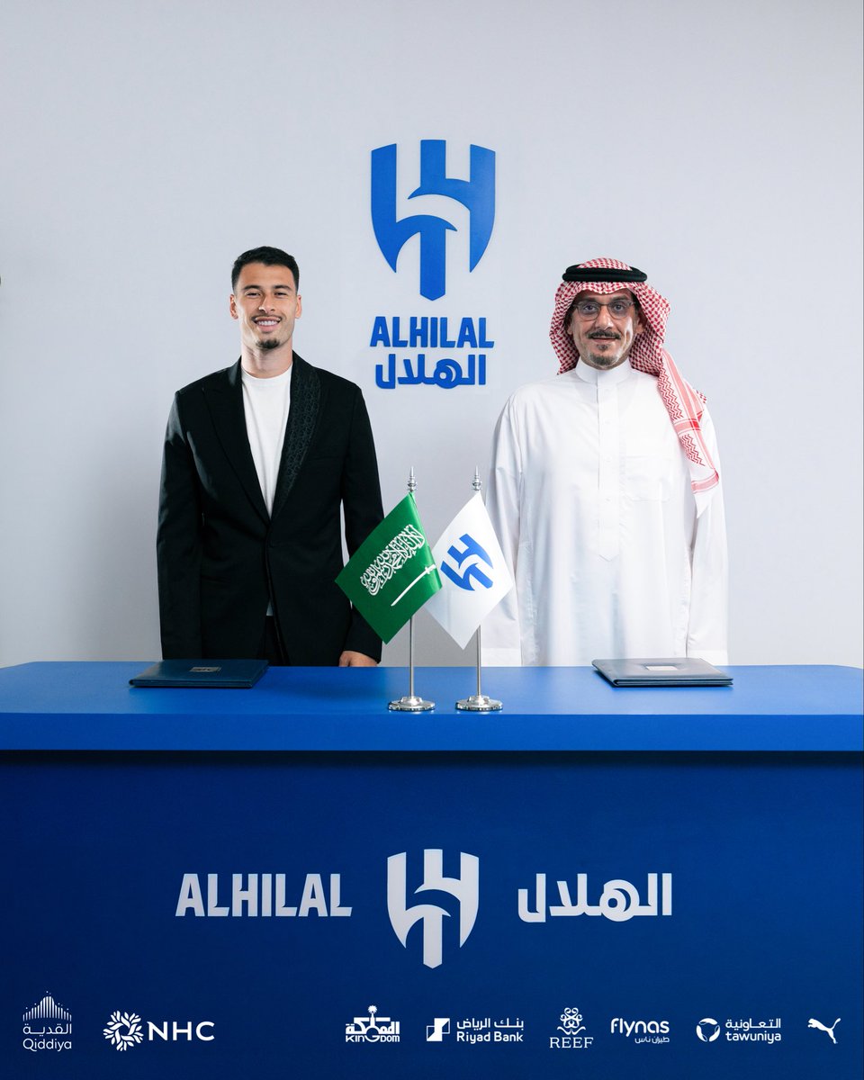 Alhilal_EN's tweet photo. Gabriel Martinelli joins Al-Hilal
 for four years ✍️💙

🔗 https://t.co/OoKqnq8cnD https://t.co/XFKympPTvX