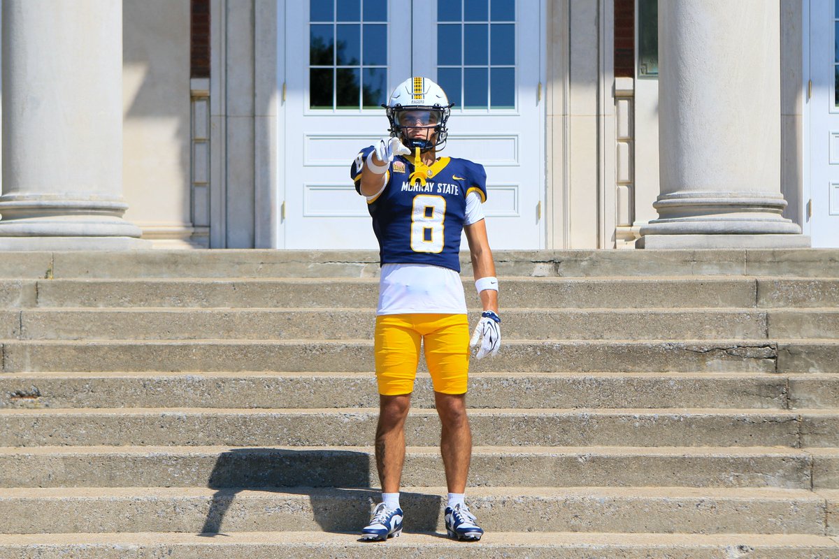 racersfootball's tweet photo. Just a touch of gold ⚪️🔵🟡

#GoRacers🏇 https://t.co/rxnFQrfNPV