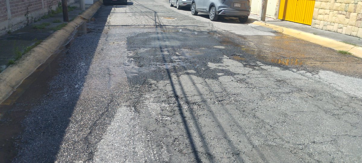 granillorodrigo's tweet photo. @davidsanchezi  @israellorenzana @FerCruzReporter @isidrocorro @RamkarC fuga de agua en la calle Álamos en col. Villa de las Flores en Coacalco, las autoridades no dan respuesta. https://t.co/xCmwJnvYgr
