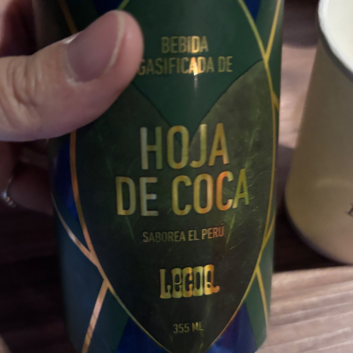 myuu_works's tweet photo. ペルー現地でしか飲めない＆お土産にもできないのが、本物のコカが入った炭酸LECOQ（ルコック）
これぞほんとのコカコーラ
マチュピチュに向かう列車PERU RAILの車内販売で飲めました
これがまた意外とおいしい😋

#ペルー #マチュピチュ https://t.co/rsaGOVeQE9