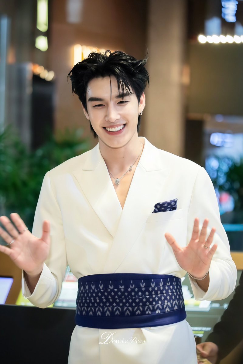 DouBlepee_pat's tweet photo. 2/10 👨🏻✨

#YEntertainAwards2026xTeeHeng 
#TeeBoonyakait https://t.co/qpcjDsFaOG