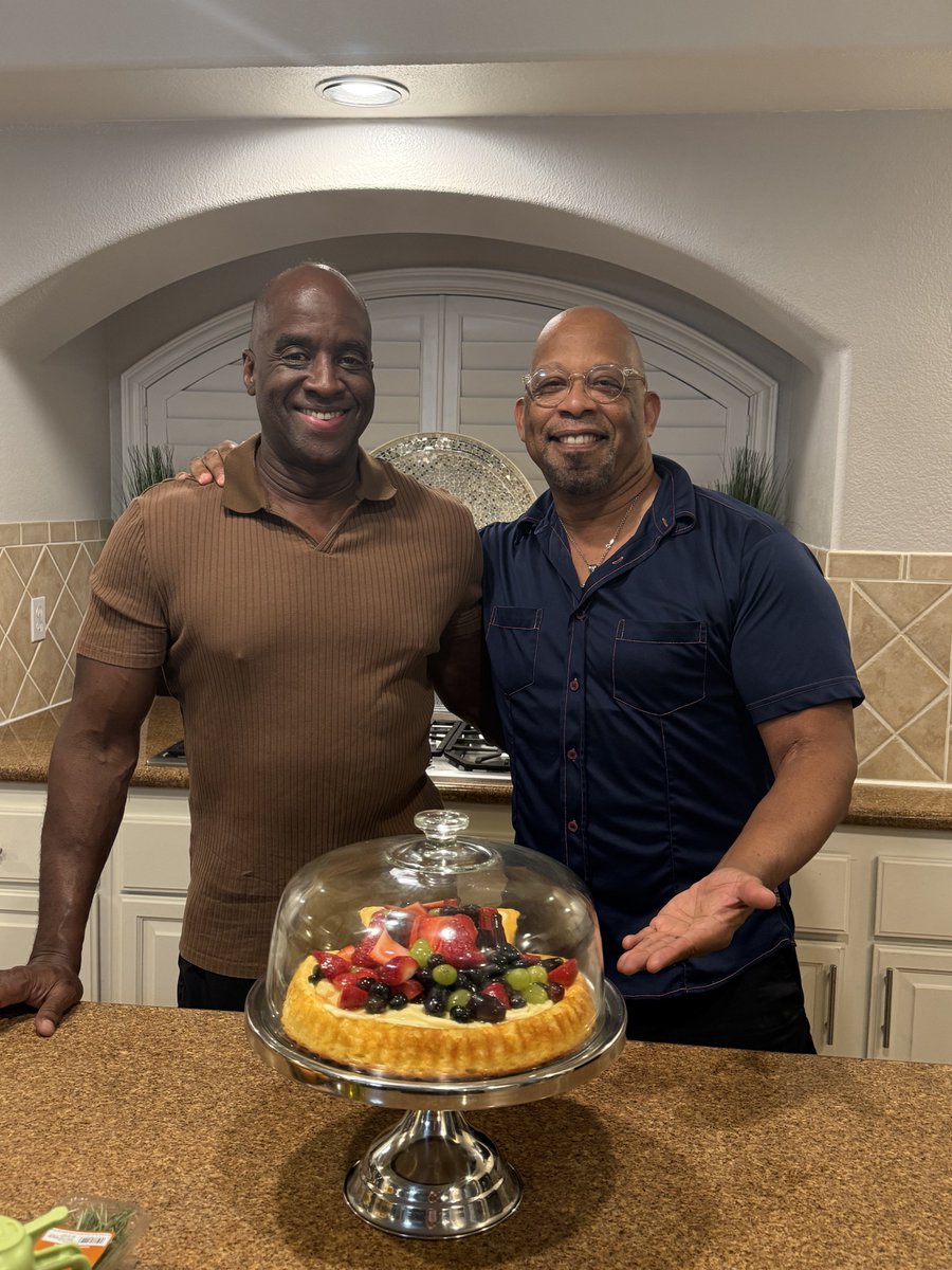 shanexxxdiesel's tweet photo. We always have the best conversation . @dfwknight throws a great Dinner function. Been a fan of his work for a long time. https://t.co/WW0WMYIZaS