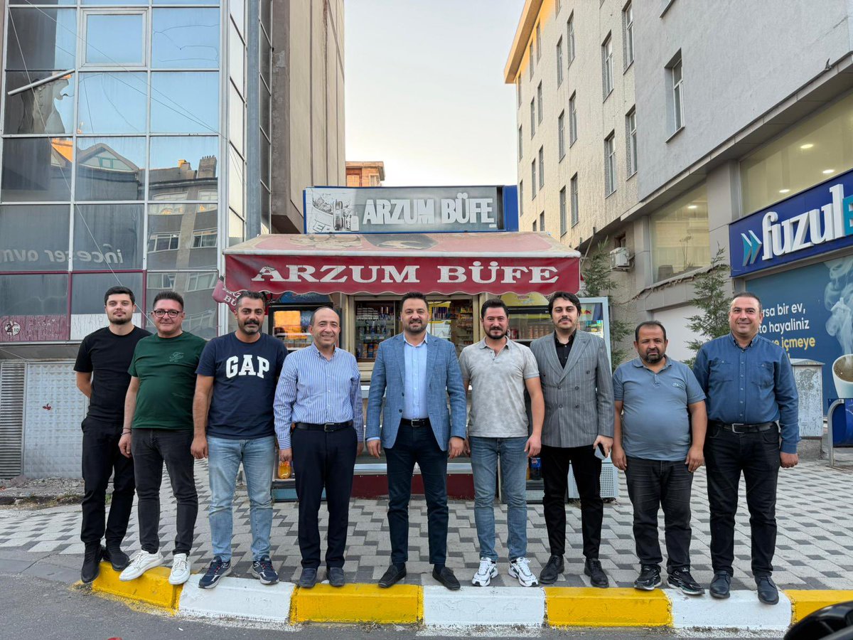 av_mfa's tweet photo. -Esentepe Mahallesi Muhtarımız Serdar Dursun

-Fatih Sultan Mehmed Mahallesi Muhtarımız Mehmet Sabri Sapsağlam

-Kapucubaşı Mahallesi Muhtarımız Muhammed Zeki Avdatek’i ziyaret ettik.

Mahallelerimizin ihtiyaçlarını, hemşehrilerimizin talep ve beklentilerini muhtarlarımızdan dinledik; yapılabilecek çalışmalar üzerine istişarelerde bulunduk.

Her mahallemizin derdiyle dertlenmeye, muhtarlarımızla birlikte hemşehrilerimizin sesine kulak vermeye ve şehrimiz için sahada çalışmaya devam edeceğiz.

Kıymetli muhtarlarımıza samimi sohbetleri ve misafirperverlikleri için teşekkür ediyorum.

Katılımcılarımız;

İl Başkan Yardımcılarımız @daldiken ,  @Y_BerkayOrucu, @AgirbasliN79 
Merkez İlçe Başkanımız @SSonugelen 
İlçe Yönetim Kurulu Üyelerimiz, @Fevi_kose, @KorukcuServet , Ahmet Çekiç