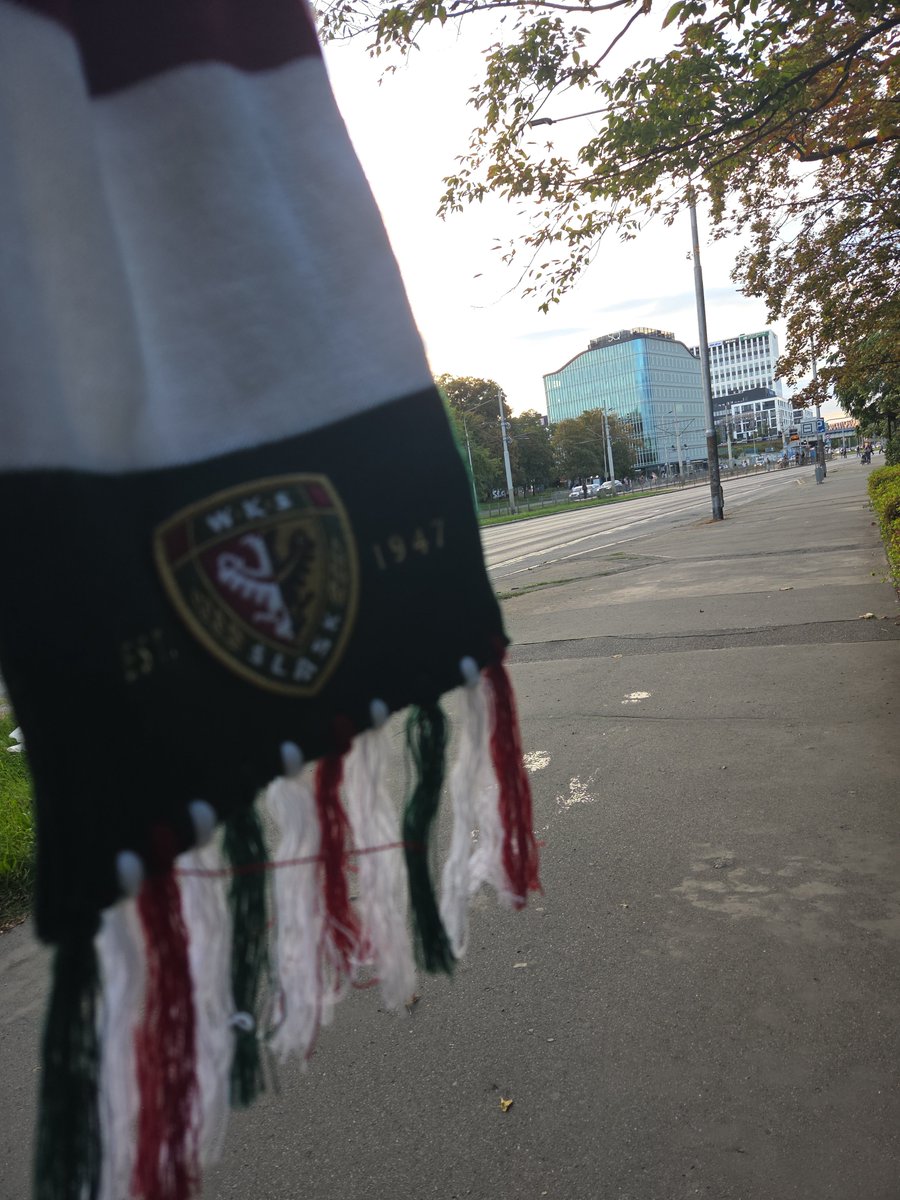 ParowkaZ's tweet photo. @SlaskWroclawPl @TarczynskiArena Ja dzisiaj w ramach aktywności pieszo na meczyk, pozdrawiam z Mikołajowa, do zobaczenia, bez odbioru https://t.co/Tzm62JtYha