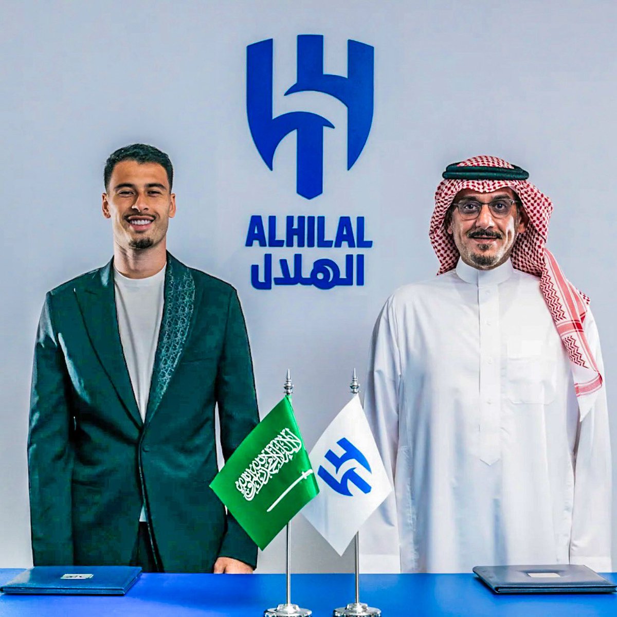 eurofootcom's tweet photo. 🚨🇧🇷 𝐎𝐅𝐅𝐈𝐂𝐈𝐀𝐋 | Al Hilal sign Gabriel Martinelli (25) from Arsenal! £60m fee. 🔵✅

Martinell is now Arsenal's RECORD sale. 💰🥇 https://t.co/v8nXOUBDTL