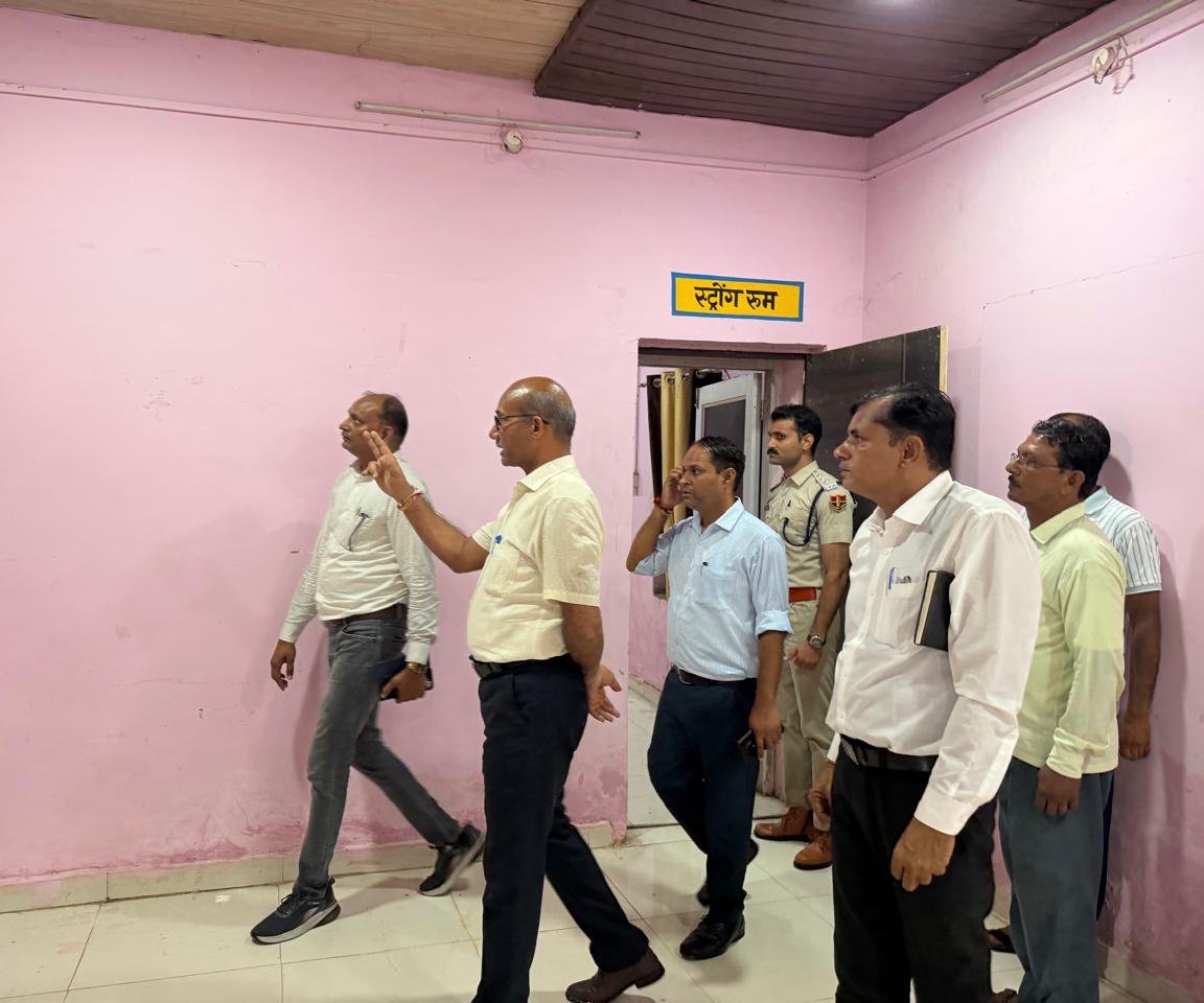 DmBundii's tweet photo. जिला निर्वाचन अधिकारी ने इंद्रगढ़ व लाखेरी में मतदान केंद्रों, स्ट्रांग रूम एवं मतगणना कक्ष का किया निरीक्षण

@RajCMO 
@DIPRRajasthan https://t.co/f070n8LxuO