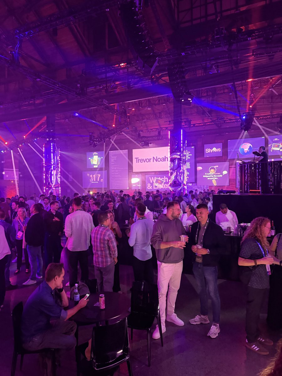 echevarss's tweet photo. @webflow CONF 26. Compartiendo con un montón de builders, agencies y companies el futuro de la web ⚡️ https://t.co/xgxW6H2Aqq