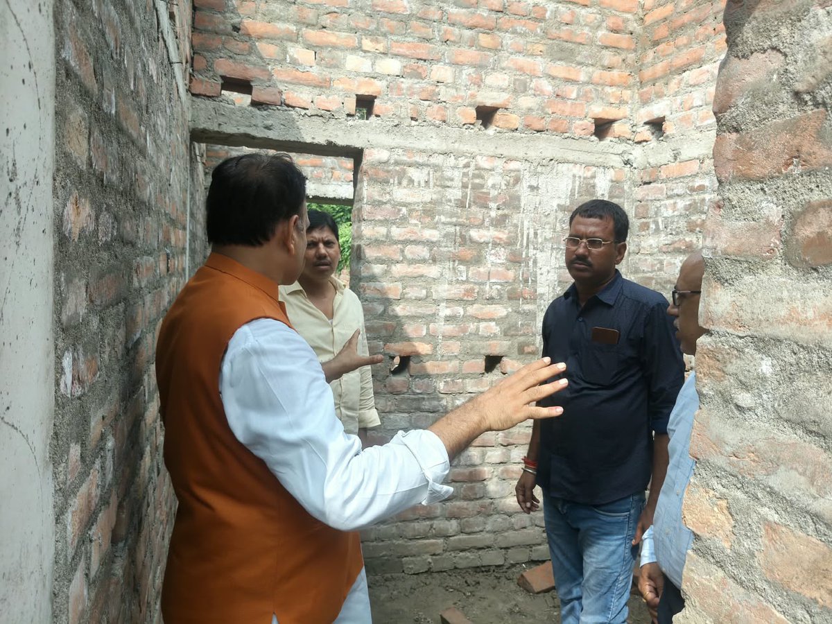 RakeshSinha01's tweet photo. आज अपने गाँव मनेसरपुर (बेगूसराय) में सांसद निधि से बन रहे पुस्तकालय का निरीक्षण किया।जल्द ही यह भवन युवाओं और छात्रों के लिए ज्ञान का केंद्र बनेगा। https://t.co/7Ekk8ySOpy