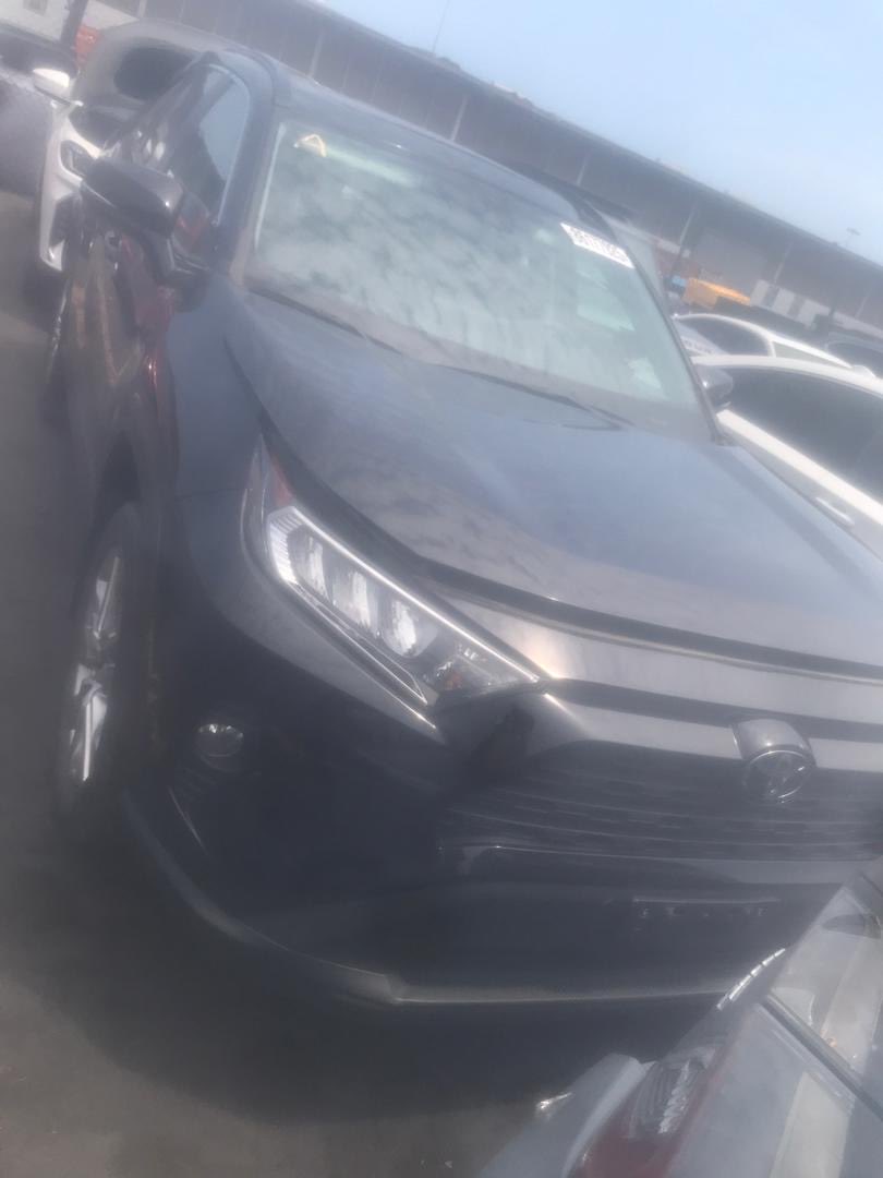 stryka_'s tweet photo. Working Day and night for our clients 

Port Day
2021 Toyota RAV4 XLE cleared at the port today 
leather seats 
Push to start 
Sunroof
Customer is Satisfied 
We are satisfied https://t.co/HEgVfYC5nM