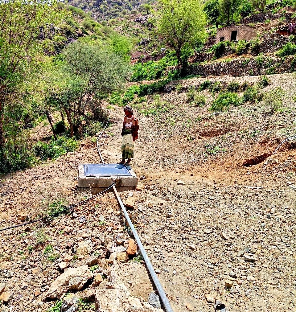 SFDYemen's tweet photo. After 3 orgs. had failed, SFD Empowerment program #TAMKEEN executed Mazawta piped water project Hajjah. Built local capacity in management and maintenance, the community ensured continuous operation, invested revenues to expand it to 8 villages without external help #SelfReliance https://t.co/pCBFTZ7E3n