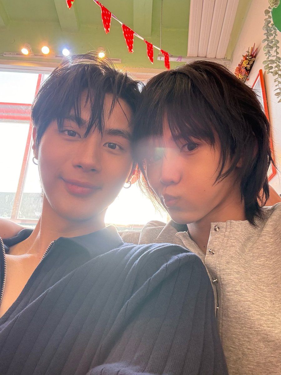 mmbutsad's tweet photo. long hair minlee is so princess https://t.co/bJtfxOtqtc