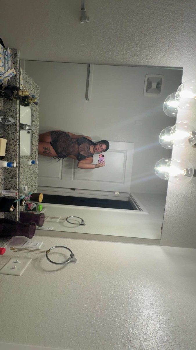 lily8659's tweet photo. Morning I’m going to the beach who is going to fund my food and drinks. #findom #paypig #feet #finsub #nsfwtwt https://t.co/A2Zt9StTMX
