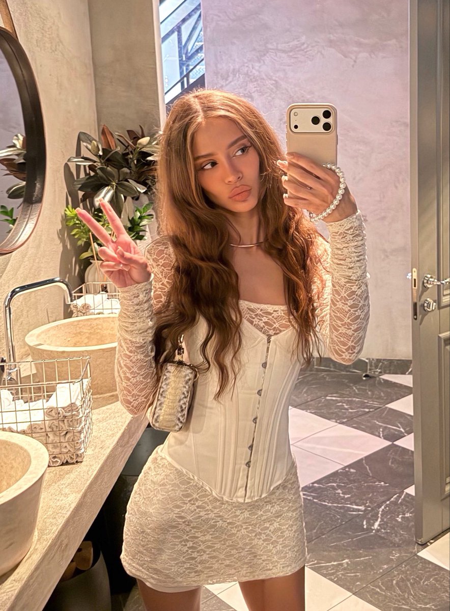 ZlataSevera's tweet photo. Some dresses are meant to be remembered ☺️✨

#MiniDress #PrettyGirl #Fashion https://t.co/RO30kb8qcT