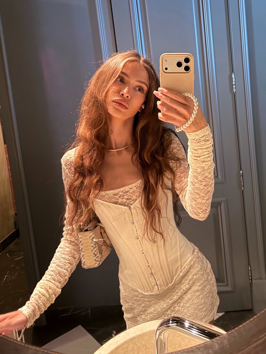 ZlataSevera's tweet photo. Some dresses are meant to be remembered ☺️✨

#MiniDress #PrettyGirl #Fashion https://t.co/RO30kb8qcT