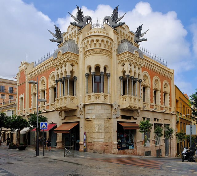 ridderbror's tweet photo. @TheDailyHPotter This reminds me of La Casa de los Dragones #HouseOfDragons in Ceuta. https://t.co/sLCexI8fjX