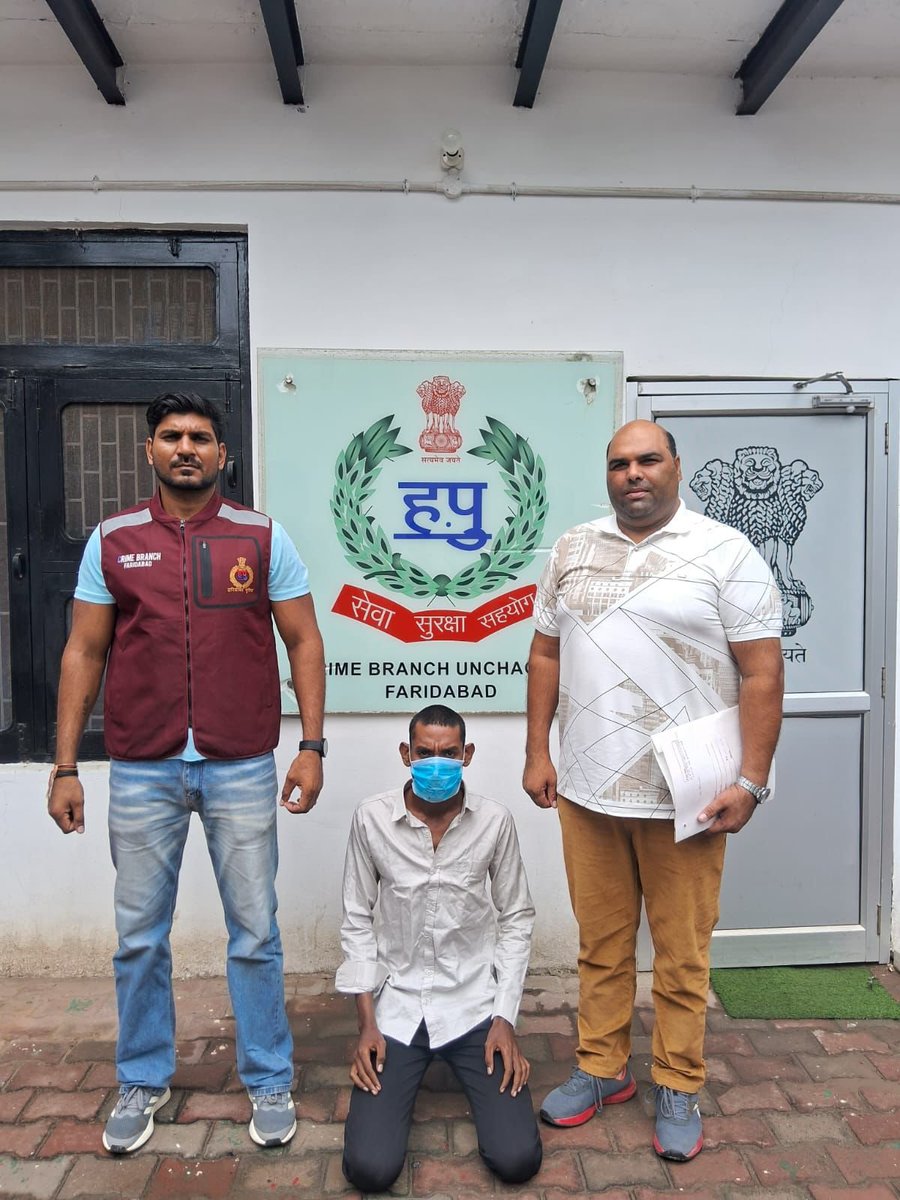 FBDPolice's tweet photo. पहले मोबाइल छीना… फिर उसी मोबाइल का इस्तेमाल कर बैंक खाते से ₹91,000 निकाल लिए।

अपराध शाखा ऊंचा गांव ने आरोपी अरमान को गिरफ्तार कर ₹20,000 बरामद किए। मामले में नीरज और सूरज पहले ही गिरफ्तार हो चुके हैं। https://t.co/tC9XRdxe6Z
