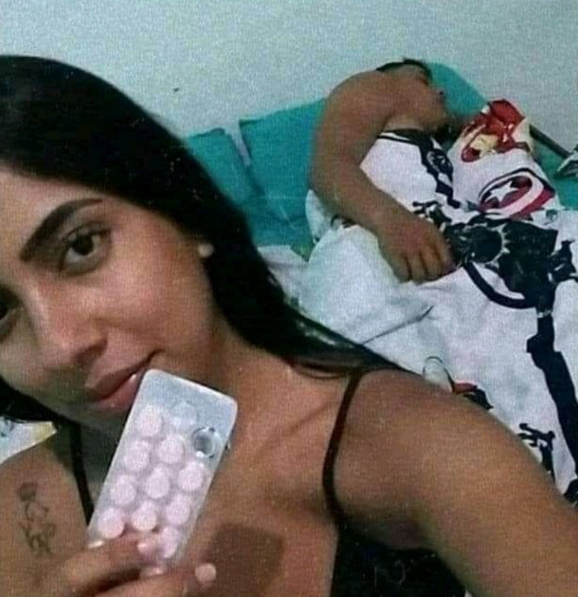 rkivepeitos's tweet photo. ele nunca faria isso comigo pq ele sabe q eu boto laxante na agua dele toda vez q ele chega perto de qualwuer mulher vai ta escorrendo bosta do cu dele vai ta uma catinga absurda e ningurm vai quere ele so eu    ta vendo amor todas te largaram so eu fiquei pq a gente era pra ser https://t.co/ynYqhyu3A1