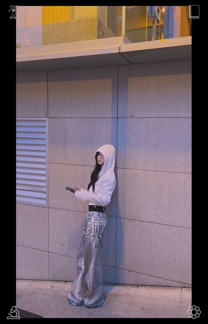 _petinho_'s tweet photo. 🌹A generous spirit paves the way for countless opportunities. As they strolled through the remaining sections of the museum, Clara guided Eli to each of her beloved artworks, sharing the narratives and the creators' inspirations woven into them. Eli paid close attention, posing https://t.co/4Rg809afvC