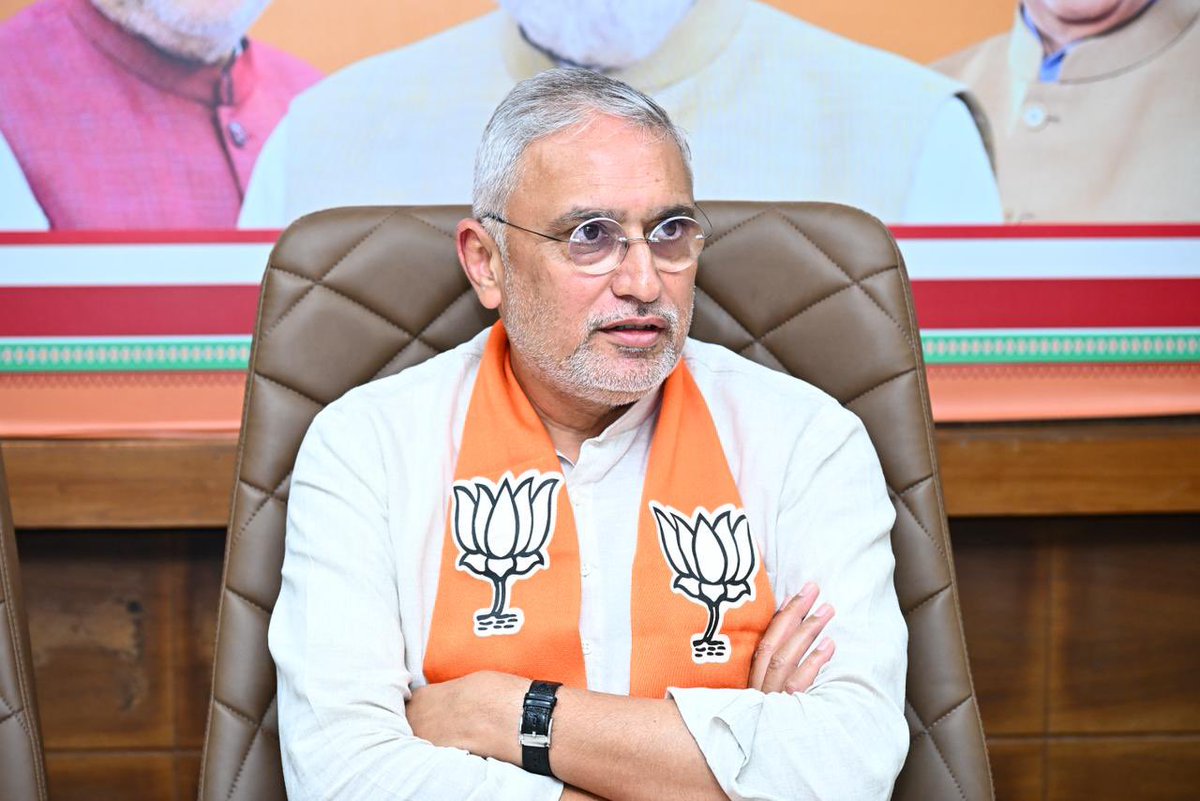 DrPrashantkorat's tweet photo. આજરોજ પ્રદેશ કાર્યાલય શ્રી કમલમ ખાતે પ્રદેશ ભાજપ અધ્યક્ષશ્રી @iJagdishBJP જી ની અધ્યક્ષતામાં તેમજ પ્રદેશ પ્રભારીશ્રી @tarunchughbjp જી તથા સંગઠન મહામંત્રીશ્રી @ratnakar273 જી ની વિશેષ ઉપસ્થિતિમાં આયોજીત મોરચાની સંયુક્ત બેઠકમાં ઉપસ્થિત રહી માર્ગદર્શન મેળવ્યું. https://t.co/LTroY3WFQb