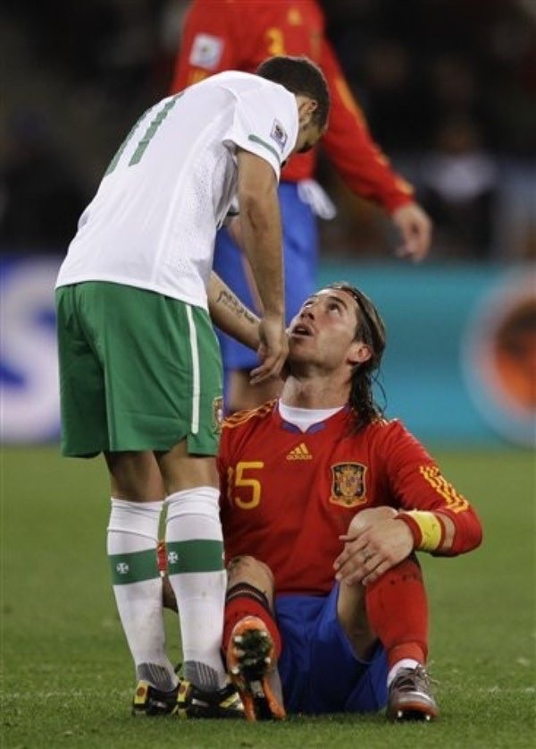 lukamosparadise's tweet photo. este luka mirándole abajo a este sergio antes de ponerle los dedos en la boca a sergio #sendtwt https://t.co/RELbdPiWQA