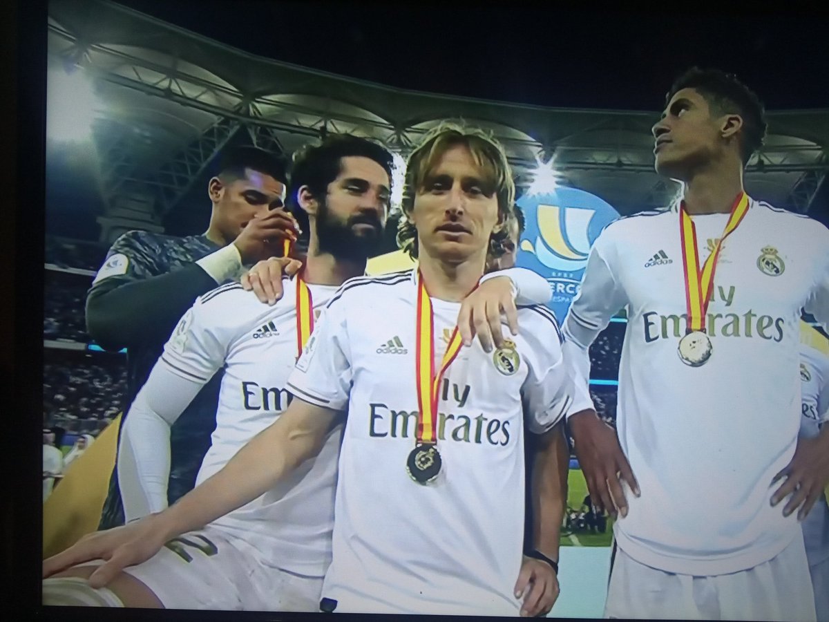 lukamosparadise's tweet photo. este luka mirándole abajo a este sergio antes de ponerle los dedos en la boca a sergio #sendtwt https://t.co/RELbdPiWQA
