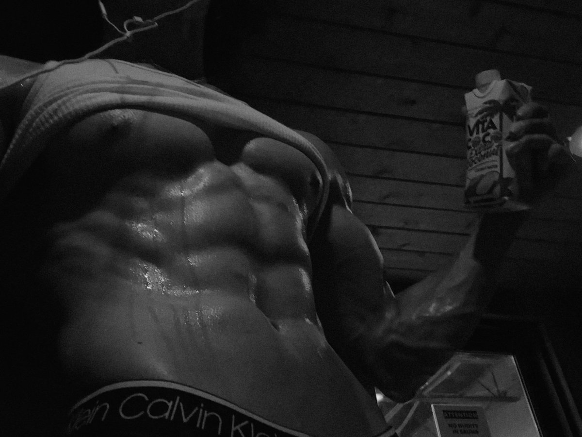 lmortalheart's tweet photo. You're watching my workout up close. https://t.co/sWrWPEX3or