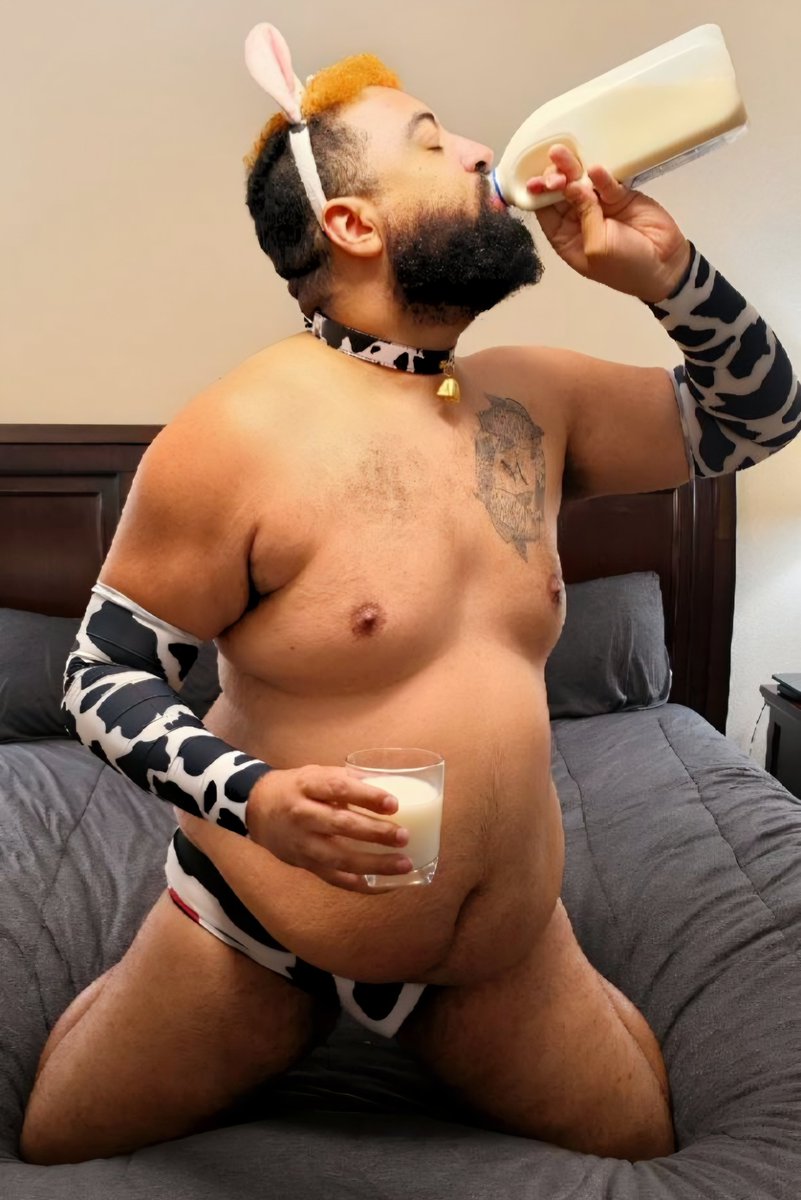 vulcan1898's tweet photo. This cow needs a good milking soon https://t.co/TW9q9g7ZGs