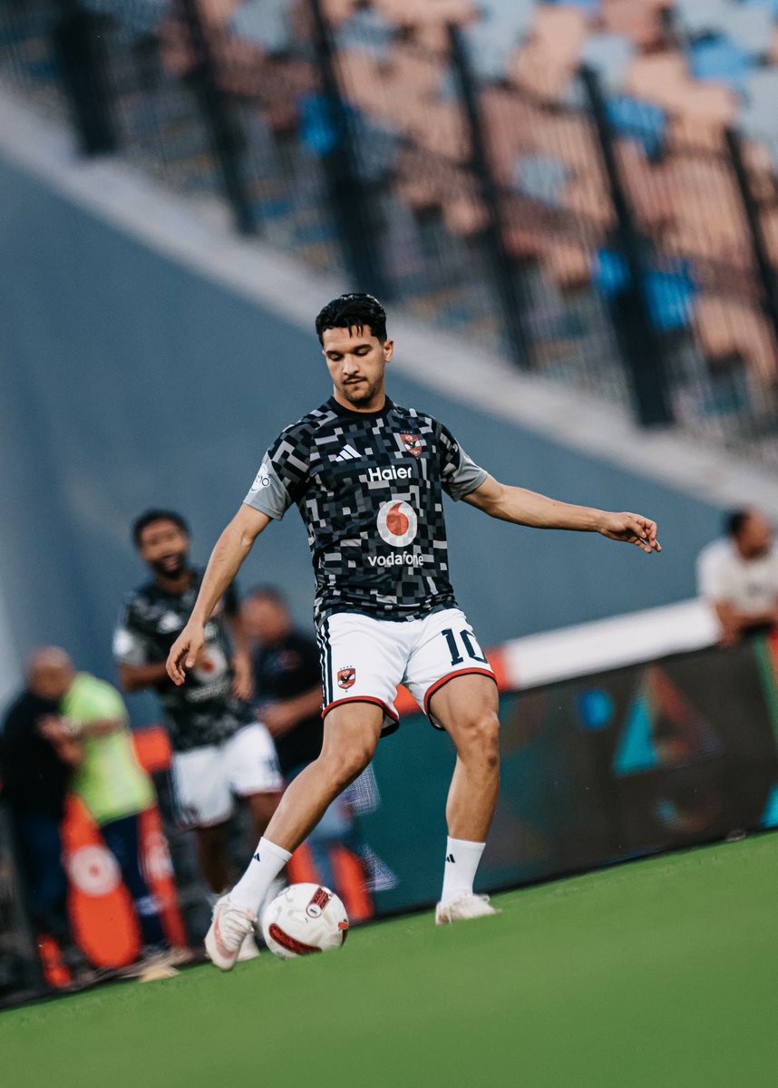 AlAhly's tweet photo. عمليات الإحماء 💪 https://t.co/x1digrDK9U