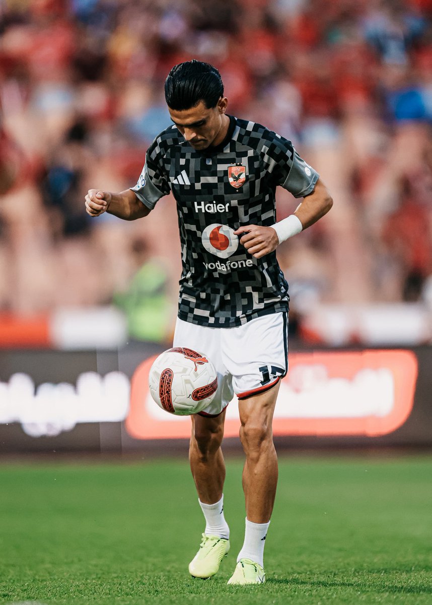 AlAhly's tweet photo. عمليات الإحماء 💪 https://t.co/x1digrDK9U